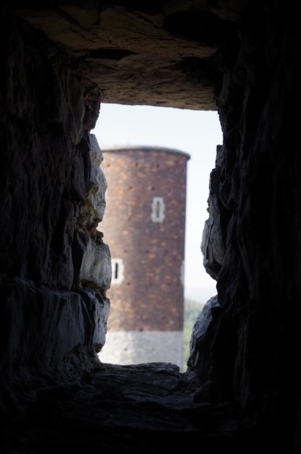 Zamek w Chęcinach - widok przez okienko