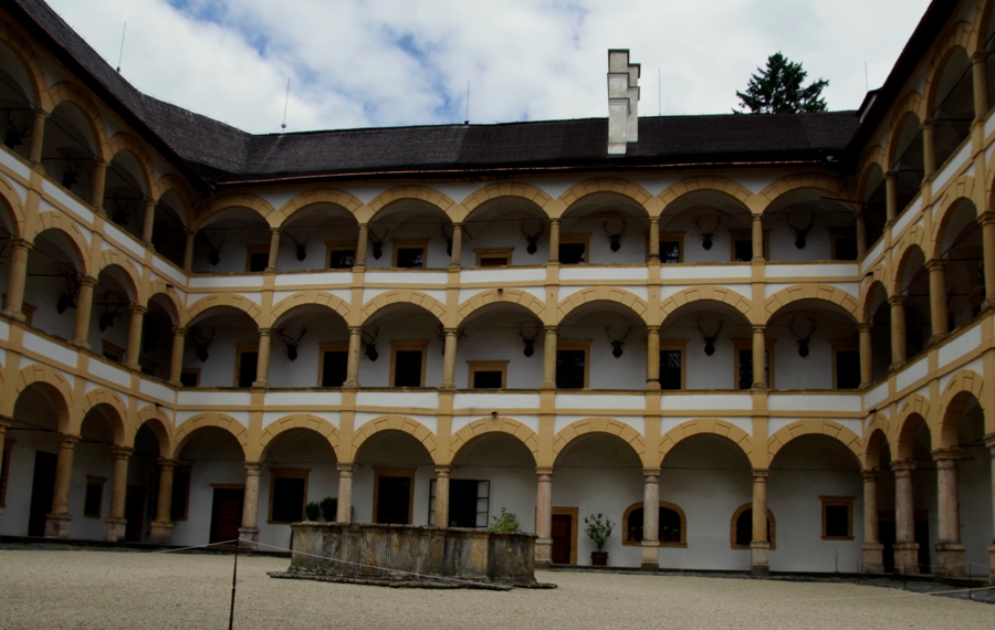 Zamek Velke Losiny - Arkady starego zamku