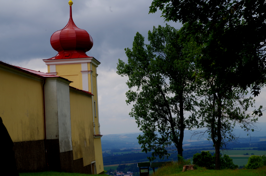  Kraliki - czerwona kopuła klasztoru