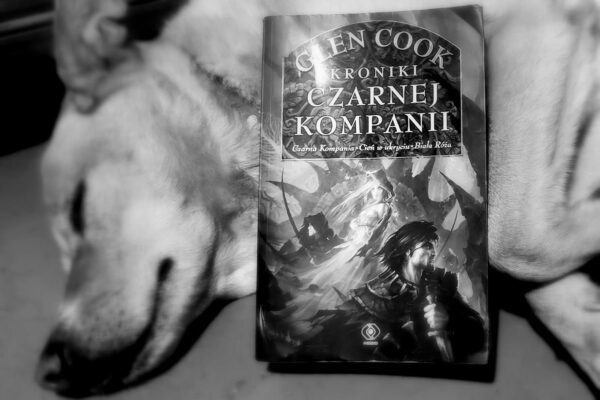 Kroniki Czarnej Kompanii - Ciii Pies Zabójca Ropuch Śpi