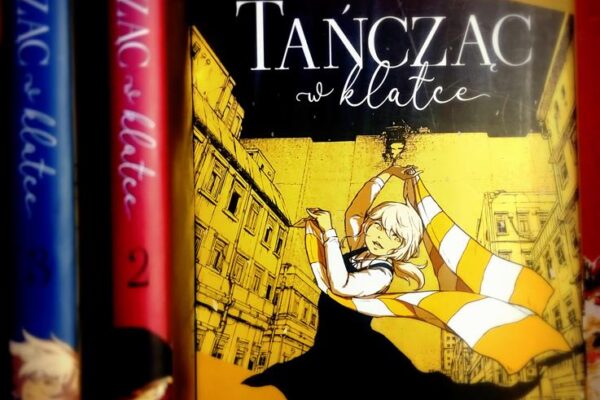 Tańcząc w klatce - okładka, trzy tomy